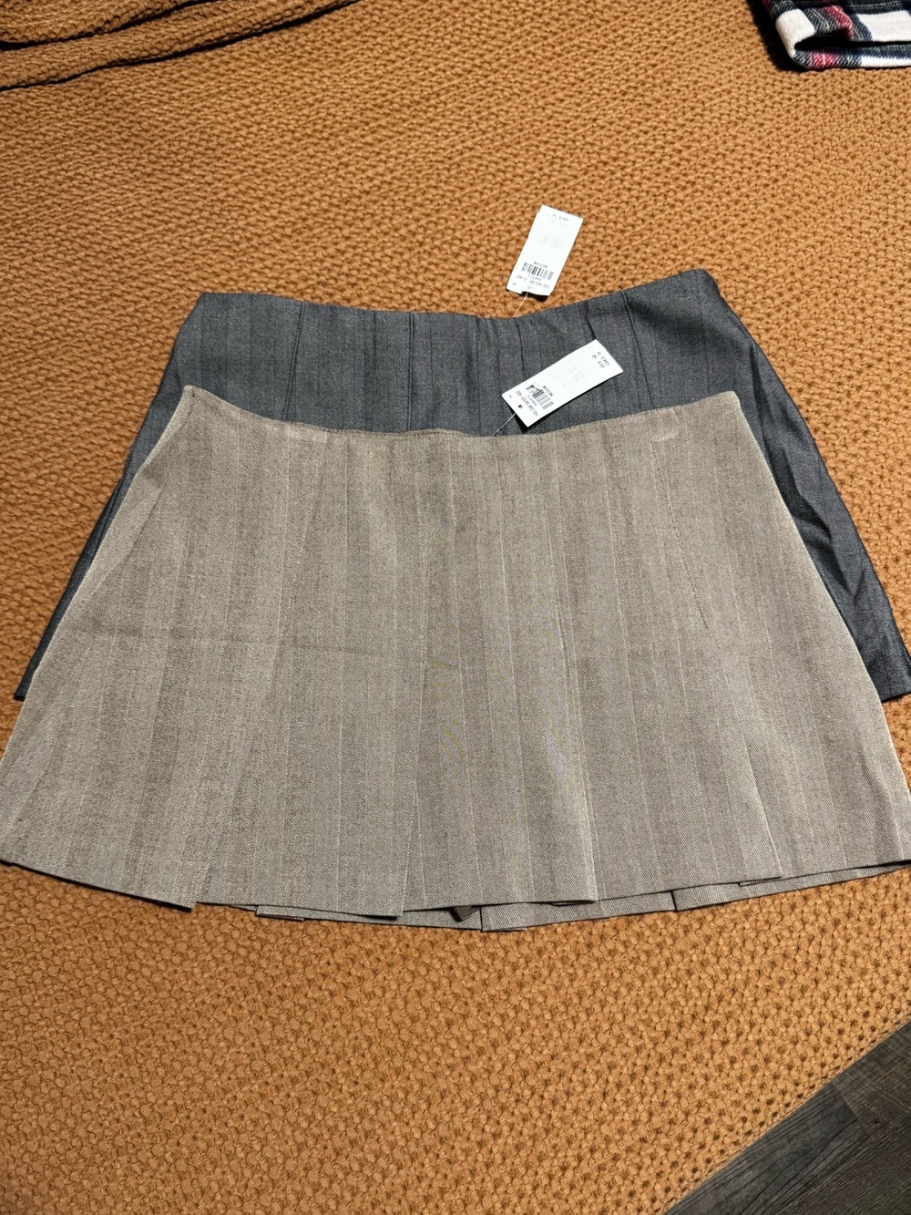 NWT Set of 2 Abercrombie and Fitch Pleated Mini Skirts, Size M